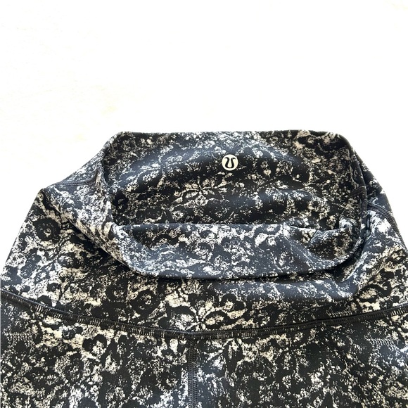 Lululemon Wunder Under Crop II (Special Edition) *Scallop 24” Ice Grey Black - Picture 5 of 10